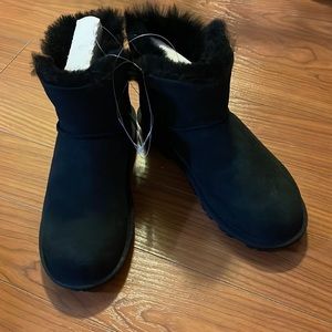 🌸Kirkland Signature Ladies' Shearling Boot ~ Size 7